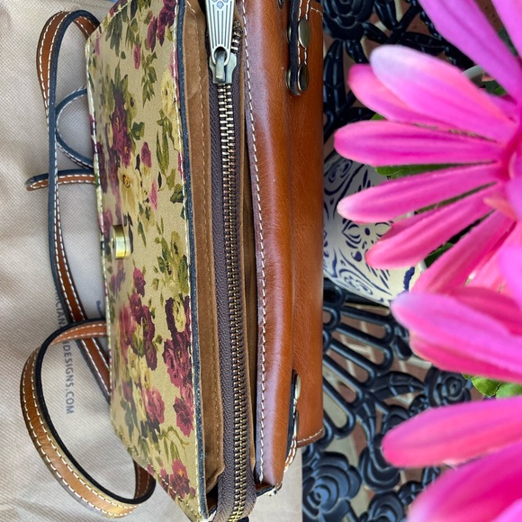 Patricia Nash ‘Torrie’ Antique Rose crossbody. - Picture 5 of 6